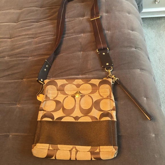 Coach crossbody - Picture 1 of 3